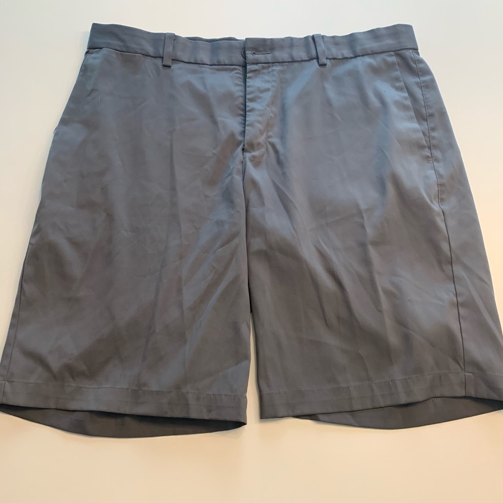 Nike standard fit golf shorts (Dri-Fit)